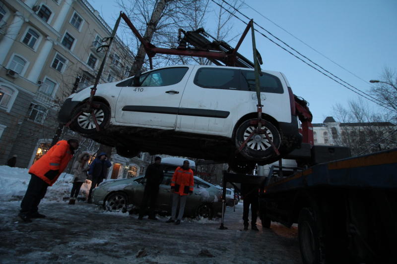 Коммунальщики эвакуировали в 2016 году в Москве 400 автомобилей